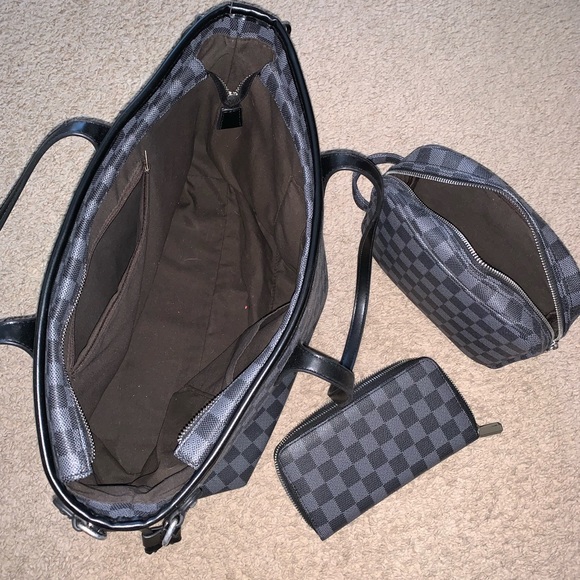 No name handbag - bought this on Amazon, comes with wallet and cosmetic bag! - Picture 2 of 2